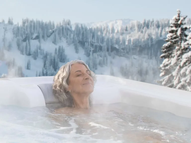 hot-spring-highlife-aria-alpinewhite-woman-snowscene-dspot